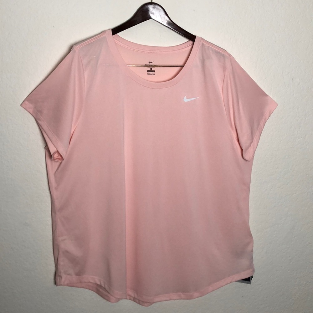NWT The Nike tee